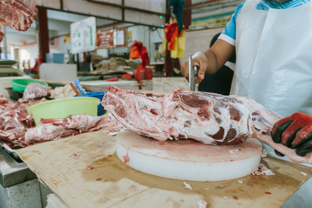 File photo for illustration purposes only. Zou’s jealous rage over a butcher’s discount left his wife seriously injured — but she still pleaded for mercy in court. — Picture by Raymond Manuel