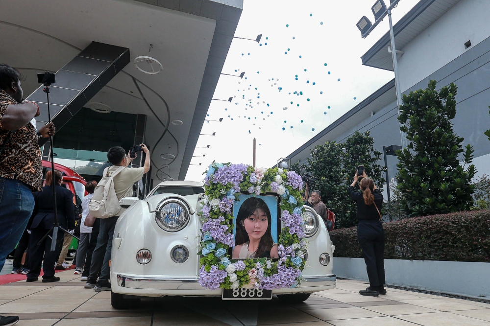 Blue balloons are released as Yap’s funeral cortege departs for the Nirvana Crematorium in Shah Alam for the cremation ceremony. — Picture by Sayuti Zainudin