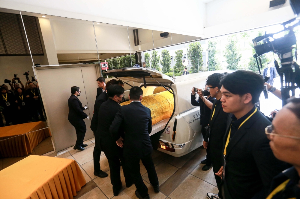 The casket of late Yap Shing Xuen being placed into the hearse at Nirvana Kuala Lumpur. — Picture by Sayuti Zainudin