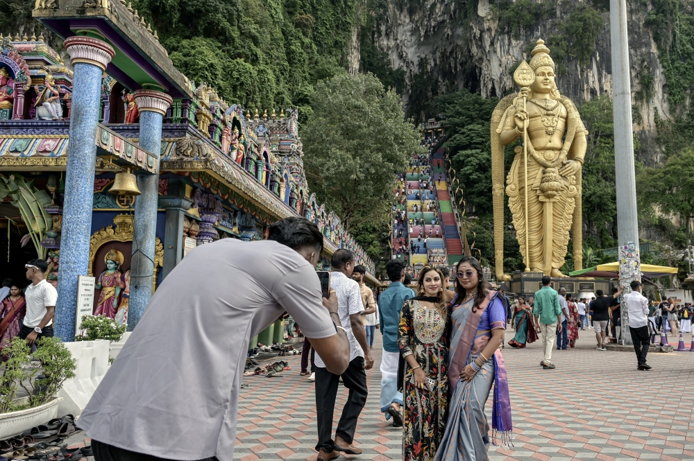 Devotees take pictures at the Sri Subramaniar Swamy, Batu Caves, October 20, 2025. — Bernama pic Devotees take pictures at the Sri Subramaniar Swamy, Batu Caves, October 20, 2025. — Bernama pic