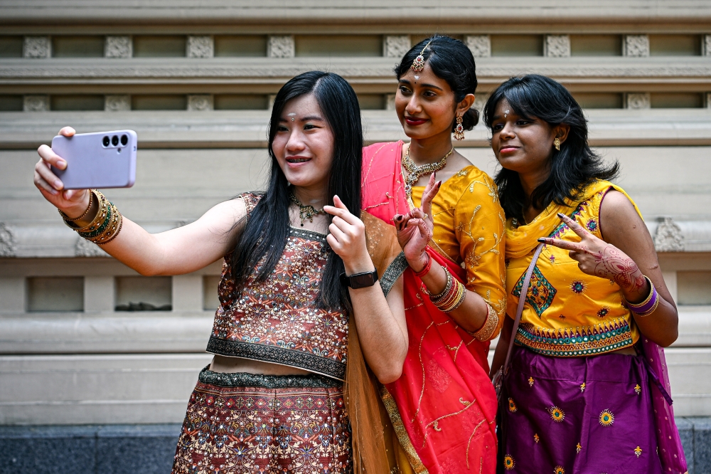 Juo Siew (left) poses for a photo with her friends Yohelinna (centre) and Yuvehshini at the Sri Balathandayuthapani Temple in Seremban, October 20, 2025.— Bernama pic Juo Siew (left) poses for a photo with her friends Yohelinna (centre) and Yuvehshini at the Sri Balathandayuthapani Temple in Seremban, October 20, 2025.— Bernama pic