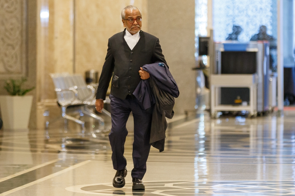 Lawyer Tan Sri Muhammad Shafee Abdullah said his client Datuk Seri Najib Razak needed to read out his statement and cited two past court cases where the accused was also allowed to read out their statements in court. — Picture by Raymond Manuel Lawyer Tan Sri Muhammad Shafee Abdullah said his client Datuk Seri Najib Razak needed to read out his statement and cited two past court cases where the accused was also allowed to read out their statements in court. — Picture by Raymond Manuel