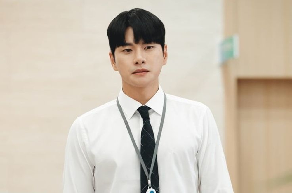 An anonymous individual behind rumours about Lee Yi-kyung’s private life has admitted to using AI photos, saying the scandal ‘started as a joke,’ after the actor’s agency announces legal action. — Picture via Facebook/TVN