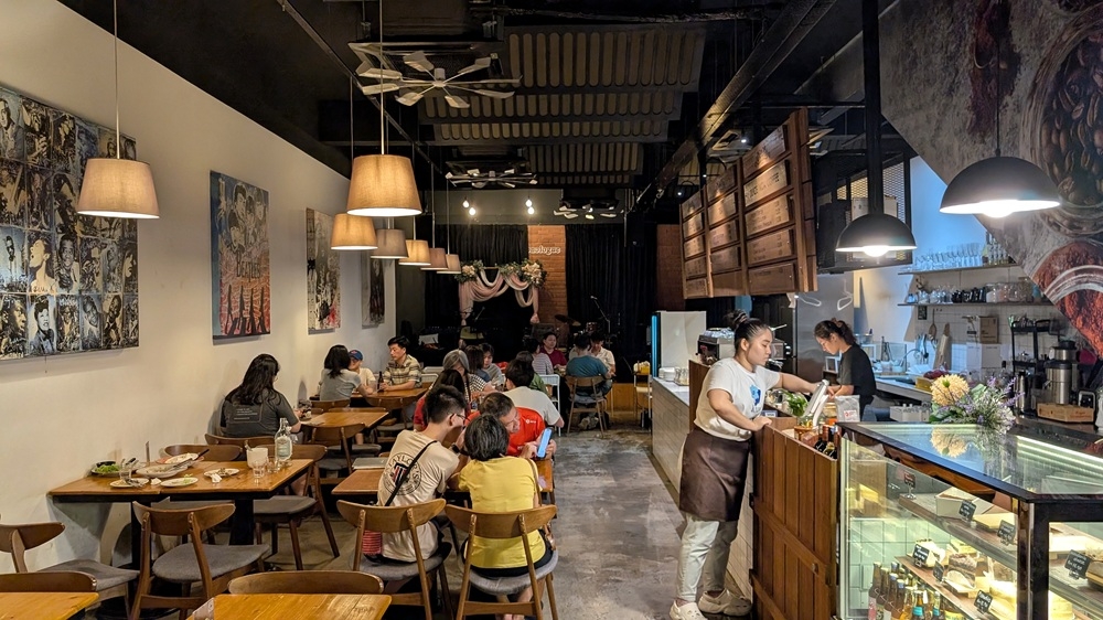 Even on a night without a performance, regulars fill the place up. — Picture by Ethan Lau