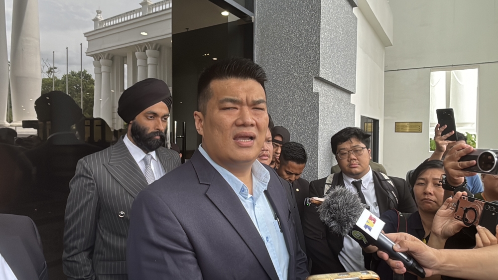 Businessman Albert Tei Jiann Chieng has filed a contempt bid against caretaker Sabah Chief Minister Datuk Seri Hajiji Noor, alleging he was twice barred by state immigration from entering Sabah to attend his corruption trial. — Picture by Julia Chan