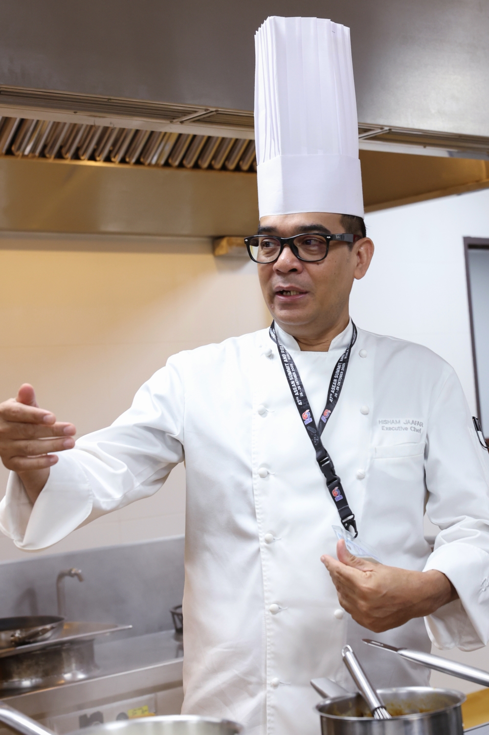 Kuala Lumpur Convention Centre (KLCC) executive chef Hisham Jaafar shoulders a demanding task as he and his team work tirelessly behind the scenes to ensure that some 5,000 people are well-fed throughout the summit. — Bernama pic 