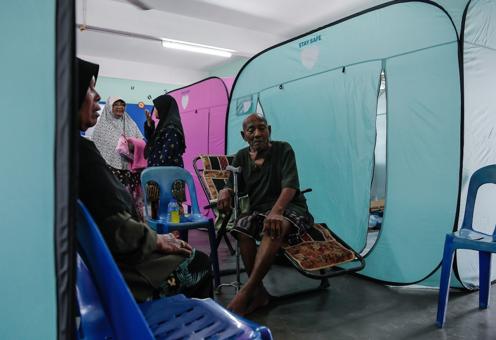 Flood victims in several areas in Kulim, Kedah, described the current disaster as among the worst ever, after water levels rose rapidly following several hours of heavy rain yesterday. — Bernama pic
