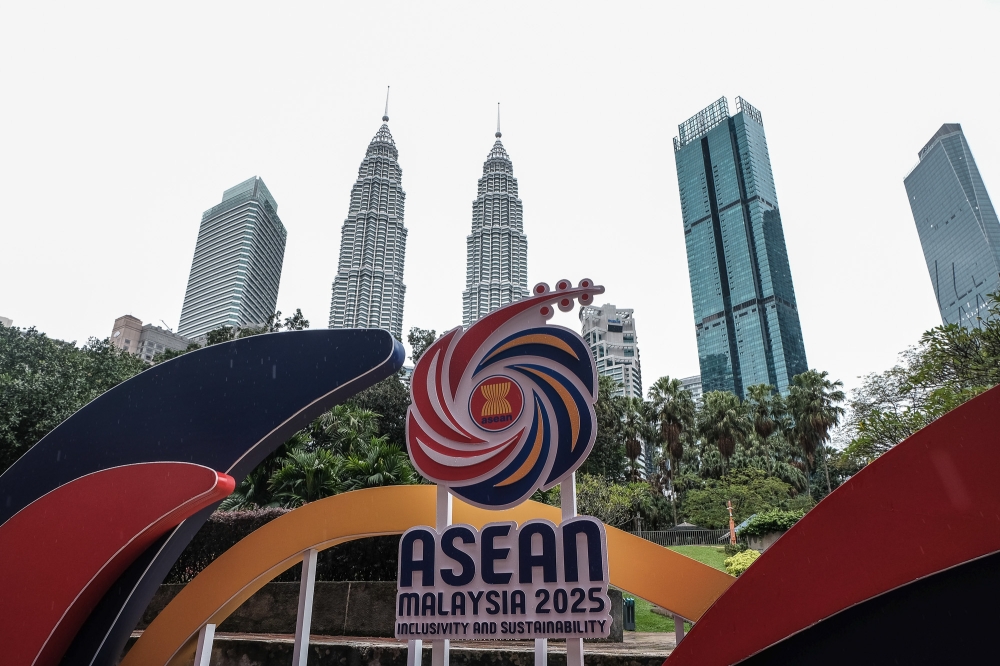Japan pledges support for Malaysia’s leadership in driving regional economic integration at the 47th Asean Summit. — Picture by Yusof Mat Isa