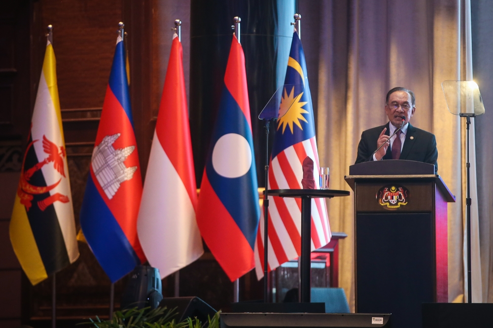 The writer argues that Prime Minister Datuk Seri Anwar Ibrahims’s diplomacy reflects Malaysia’s unique worldview; pragmatic, inclusive, and rooted in peace.— Picture by Yusof Isa