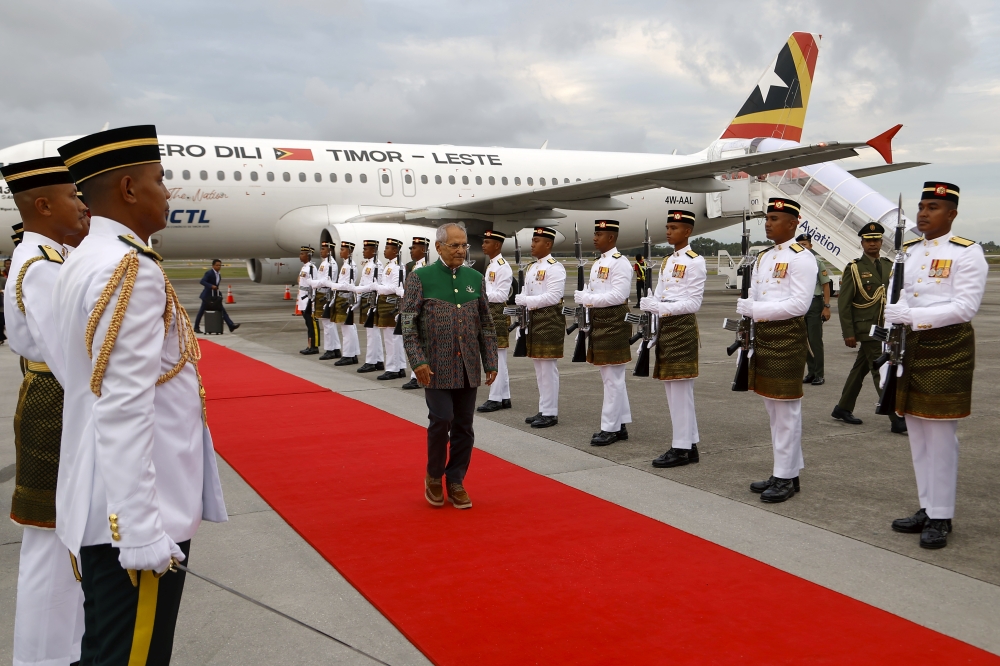 Timor-Leste President José Ramos-Horta, who arrives in Malaysia ahead of the 47th Asean Summit and Related Summits, inspects a guard of honour comprising two officers and 26 personnel from the First Battalion of the Royal Malay Regiment, at the Bunga Raya Complex, Kuala Lumpur International Airport (KLIA), in Sepang October 24, 2025. — Bernama pic