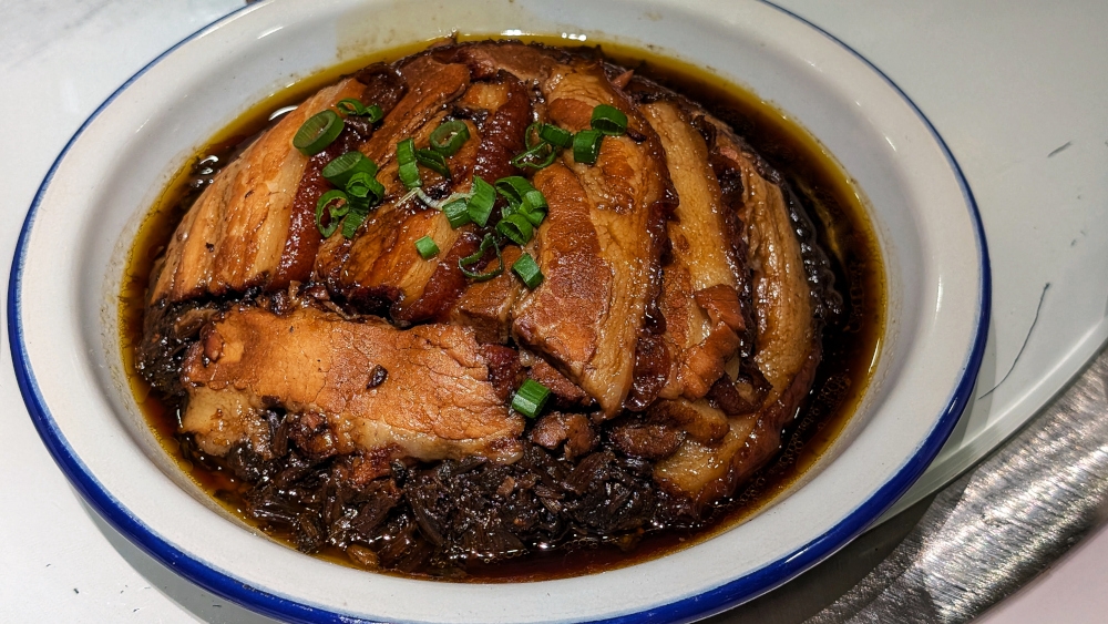 Simultaneously familiar but different, the ‘mei cai kou rou’ at Dao Hua Xiang is an unexpected star. — Picture by Ethan Lau 