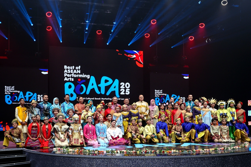 Malaysia remains committed to strengthening people-to-people connectivity and promoting cultural diversity as part of efforts to deepen regional unity under the Asean Socio-Cultural Community (ASCC) pillar. — Bernama pic