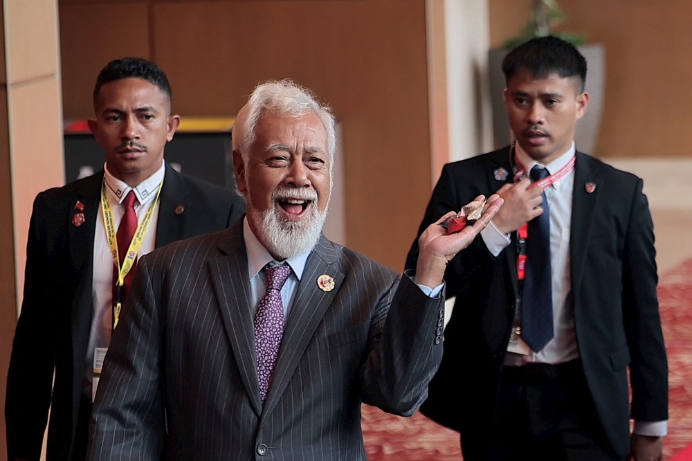 Timor-Leste Prime Minister Kay Rala Xanana Gusmão giving out sweets to reporters. — Bernama pic