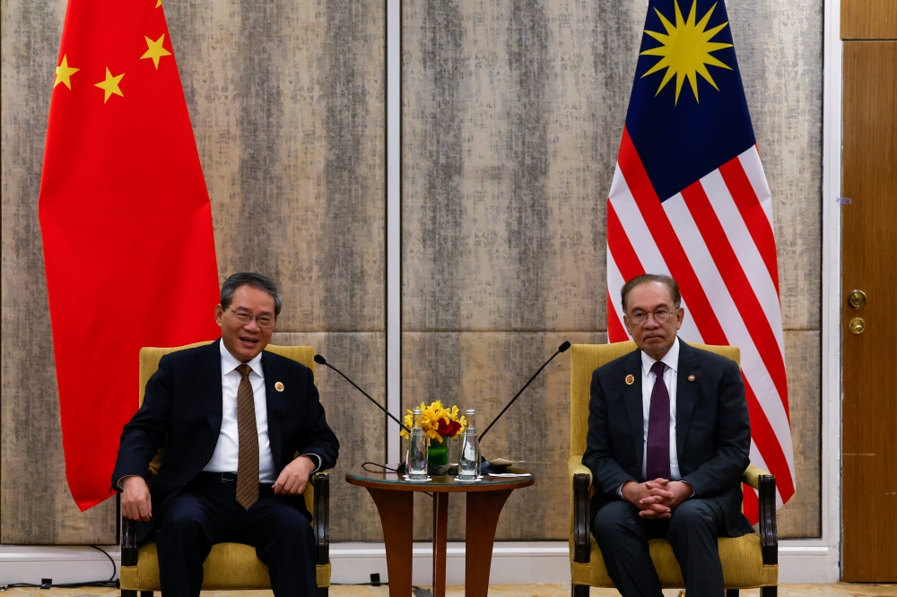 Prime Minister Datuk Seri Anwar Ibrahim (right) holds a bilateral meeting with Chinese Premier Li Qiang on the sidelines of the 47th Asean Summit and Related Summits in Kuala Lumpur October 28, 2025. — Bernama pic