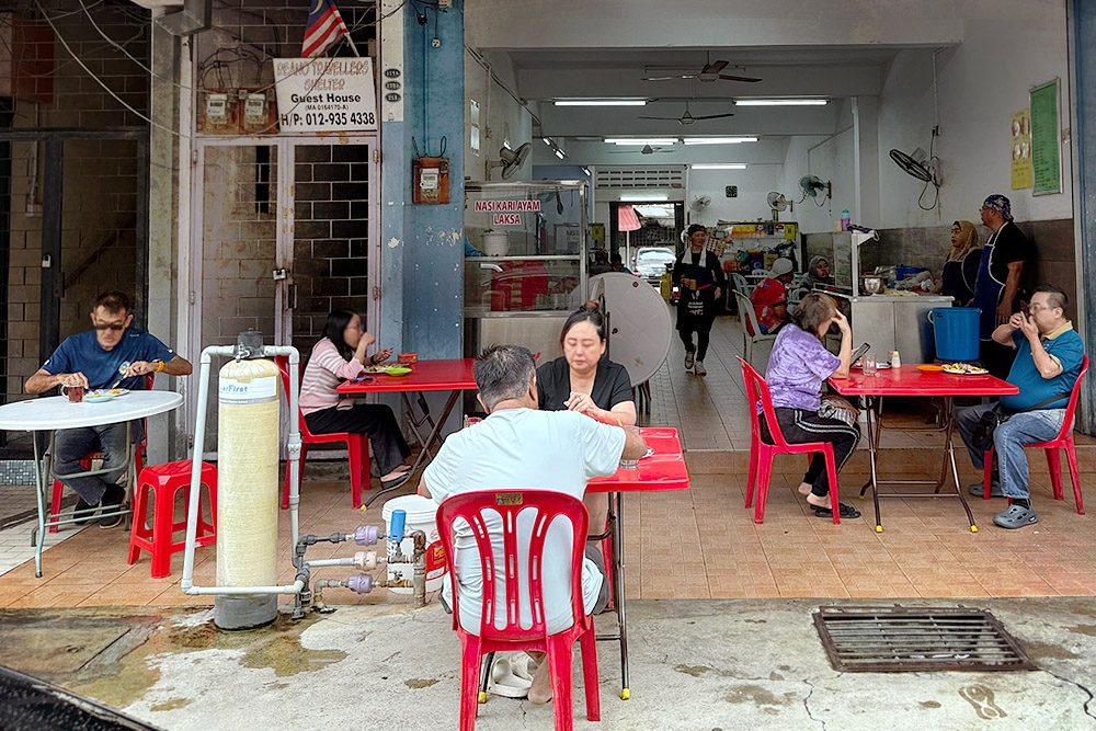 The breakfast crowd at Ah Koon Kopitiam. — Picture by CK Lim