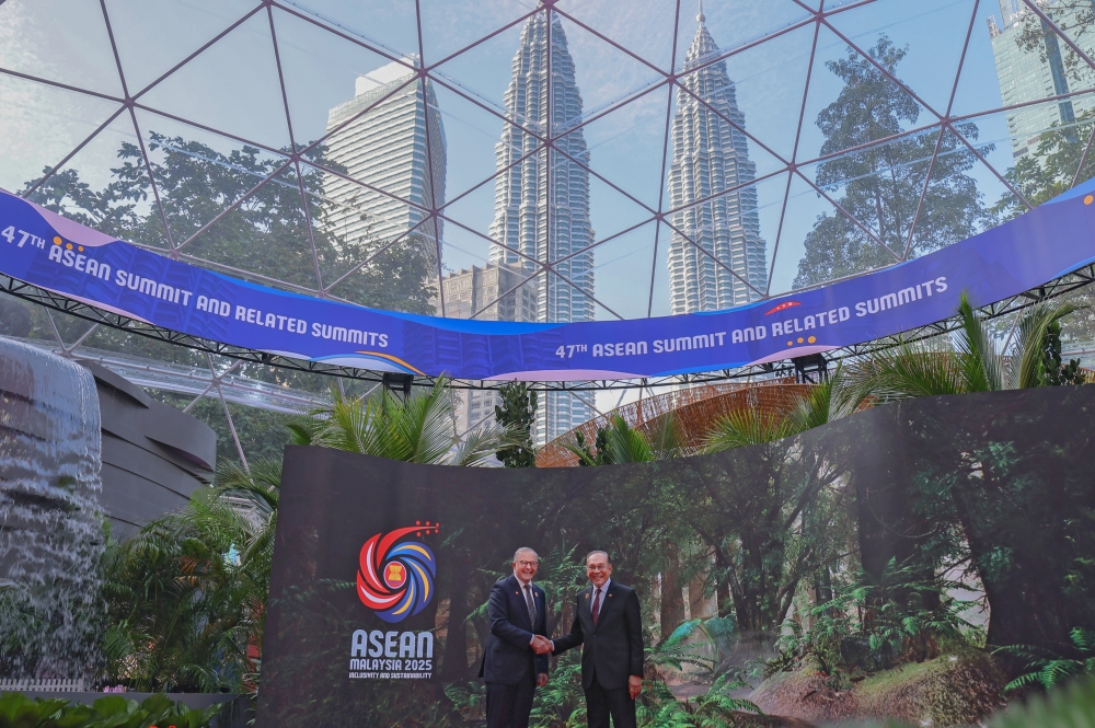 Prime Minister Datuk Seri Anwar Ibrahim welcomes Australian Prime Minister Anthony Albanese to the 47th Asean Summit and Related Meetings in Kuala Lumpur October 26, 2025. — Bernama pic