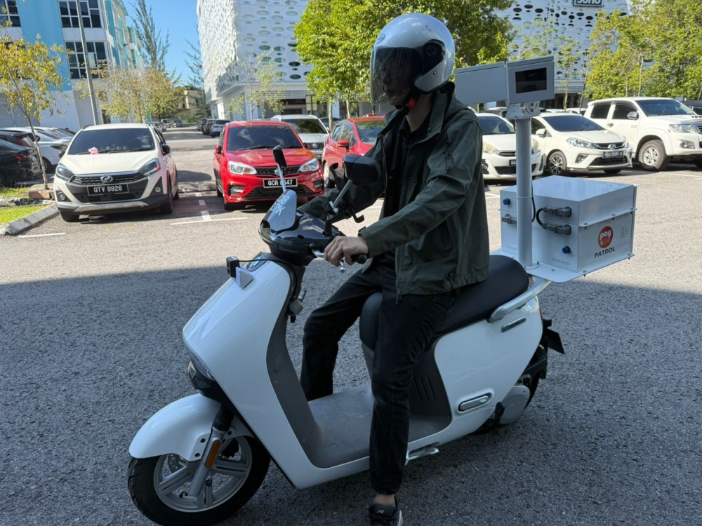 An electric patrol bike fitted with licence plate recognition camera. — The Borneo Post pic