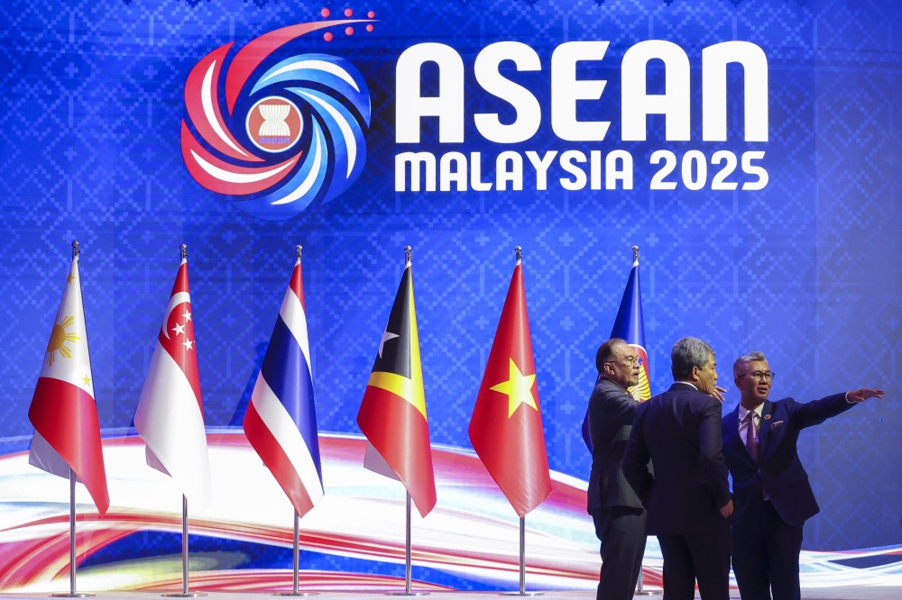Prime Minister Datuk Seri Anwar Ibrahim speaks with Foreign Minister Datuk Seri Mohamad Hasan (left) and Investment, Trade, and Industry Minister Tengku Datuk Seri Zafrul Abdul Aziz after the closing ceremony of the 47th Asean Summit and Related Summits in Kuala Lumpur on October 28, 2025. — Bernama pic