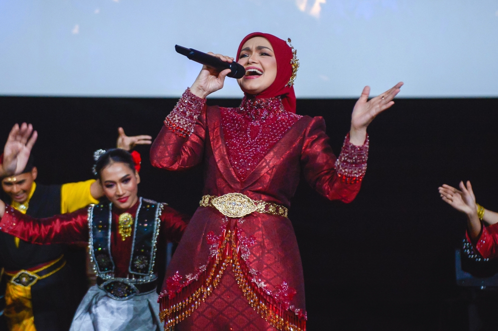 Datuk Seri Siti Nurhaliza Tarudin performs at the launch of her latest traditional album ‘Gema Bumantara’ at Pavilion Bukit Jalil, October 28, 2025. — Bernama pic 
