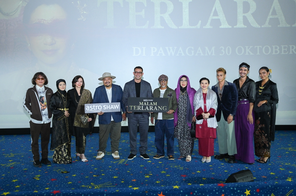 Director Nurhanisham Muhammad (fourth from left) and cast of ‘Malam Terlarang’ at its gala premiere held at GSC Mid Valley, Kuala Lumpur yesterday. — Picture courtesy of Astro Shaw