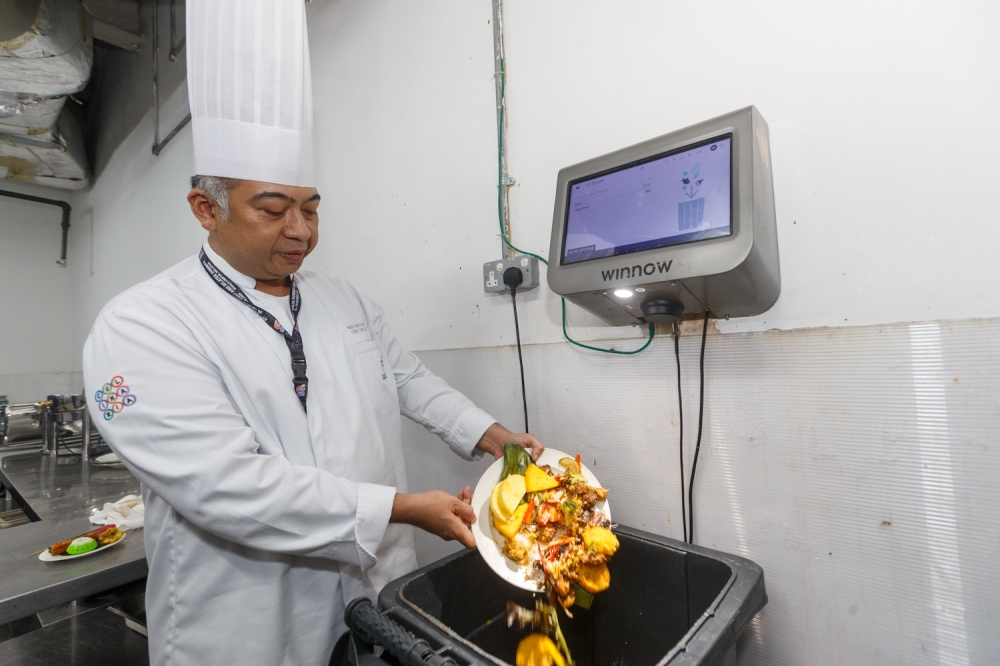 Nur Muhammad demonstrating the AI-driven food waste tracking system that allows chefs to make better decisions regarding inventories, portion size and menu planning for the 47th Asean Summit and Related Summits. — Picture by Raymond Manuel