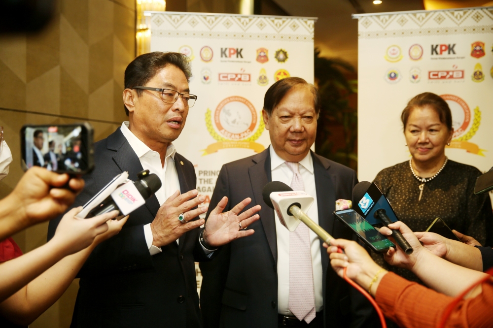 Tan Sri Azam Baki, chief commissioner of MACC; Datin Yasmin Ahmad Merican, chairperson of the Anti-Corruption Consultation and Prevention Panel (PPPR) and founder of Keep Malaysia Clean (KMC); and Tan Sri Halim Mohammad, executive chairman of Halim Mazmin Berhad, at a press conference following the ‘Advancing Integrity Together: Public-Private Collaboration for Inclusive Anti-Corruption Strategies’ dialogue session in Kuala Lumpur, October 30, 2025. — Picture by Choo Choy May