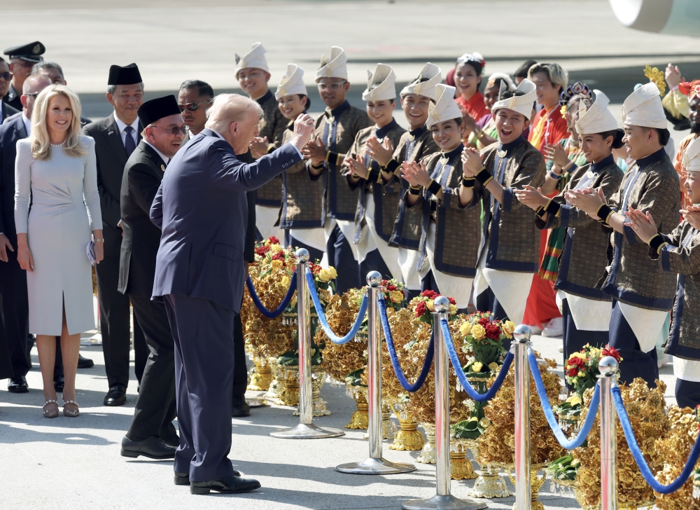US President Donald Trump greeted on arrival upon touching down in Malaysia for the 47th Asean Summit by Prime Minister Datuk Seri Anwar Ibrahim and a troupe of traditional Malay dancers in vibrant costumes, October 26, 2025. — Bernama pic 