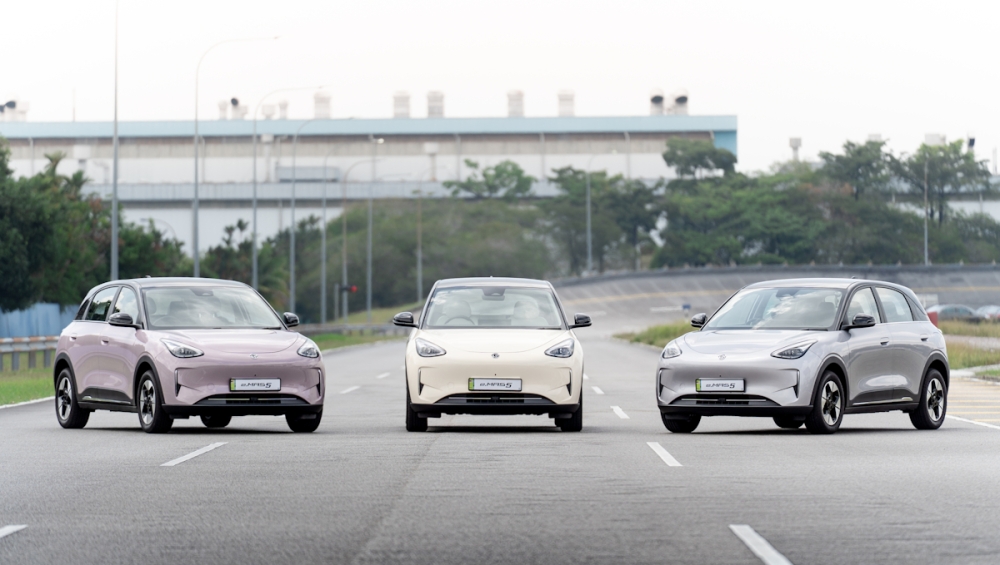 (From left) Proton e.MAS 5 in Quartz Rose, Marble Cream, and Graphite Silver. — SoyaCincau pic