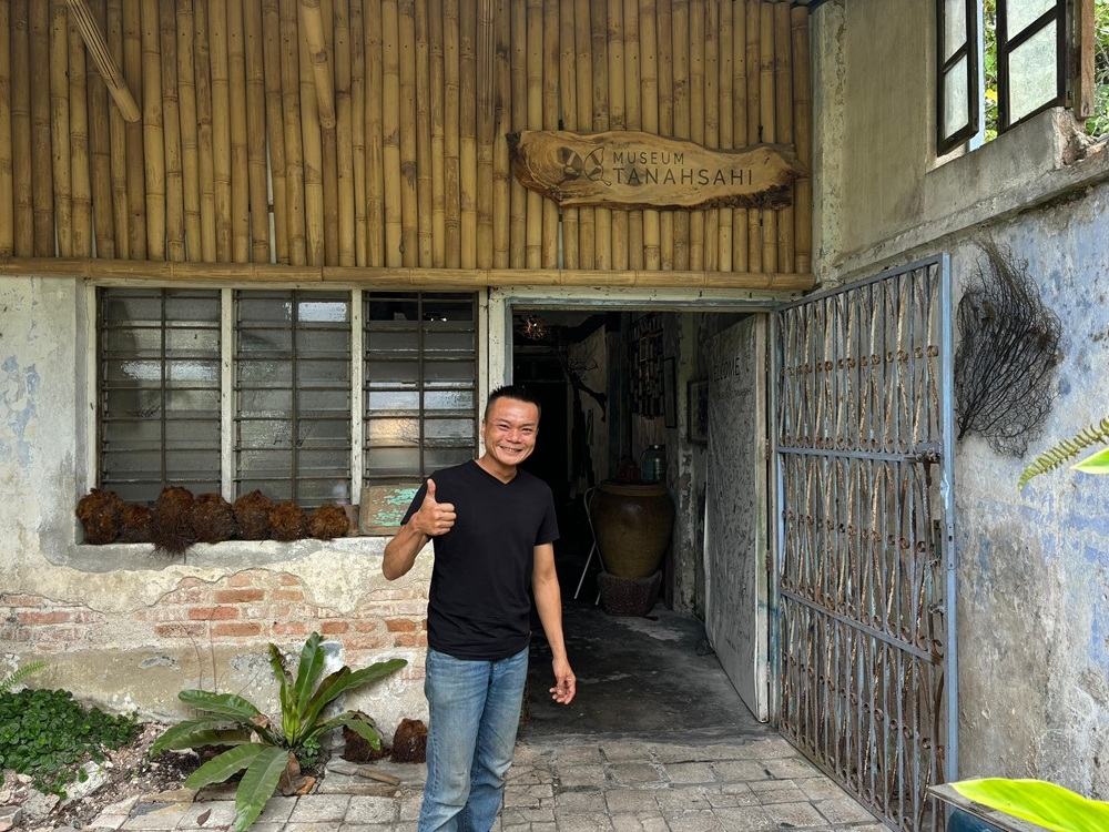 Steve Tan currently runs the Museum Tanahsahi, which displays preserved butterflies and insects in Kampung Kepayang, Ipoh, Perak. — Picture by John Bunyan Steve Tan currently runs the Museum Tanahsahi, which displays preserved butterflies and insects in Kampung Kepayang, Ipoh, Perak. — Picture by John Bunyan