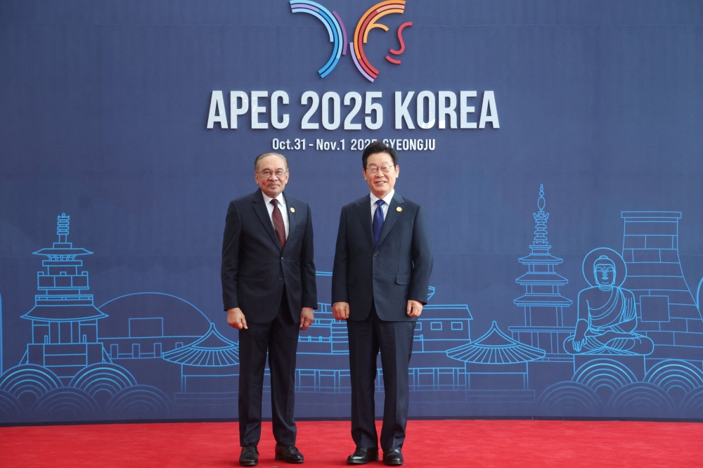 Prime Minister Datuk Seri Anwar Ibrahim and South Korea’s President Lee Jae Myung the Asia-Pacific Economic Cooperation (APEC) Economic Leaders’ Meeting. — Reuters pic/Yonhap