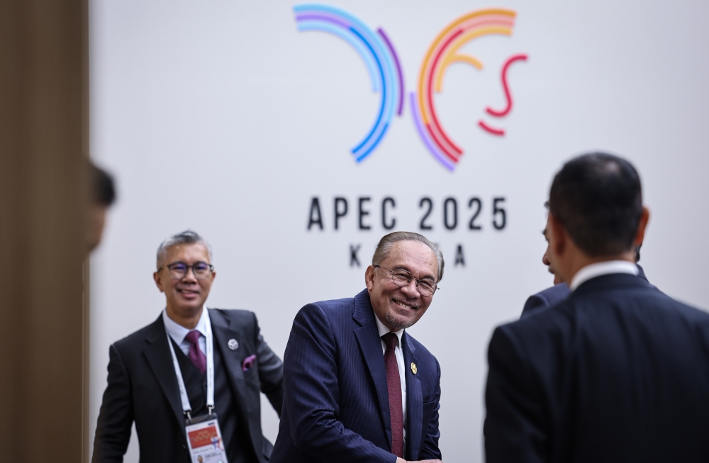 PM Anwar joins the K-pop craze, shares G-Dragon’s Apec performance with ...