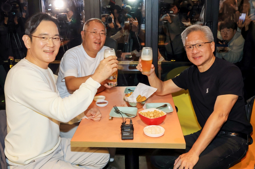 Nvidia CEO Jensen Huang, Samsung Electronics Chairman Jay Y. Lee and Hyundai Motor Group Executive Chair Euisun Chung make a toast at a fried chicken restaurant in Seoul, South Korea, October 30, 2025. — Reuters pic