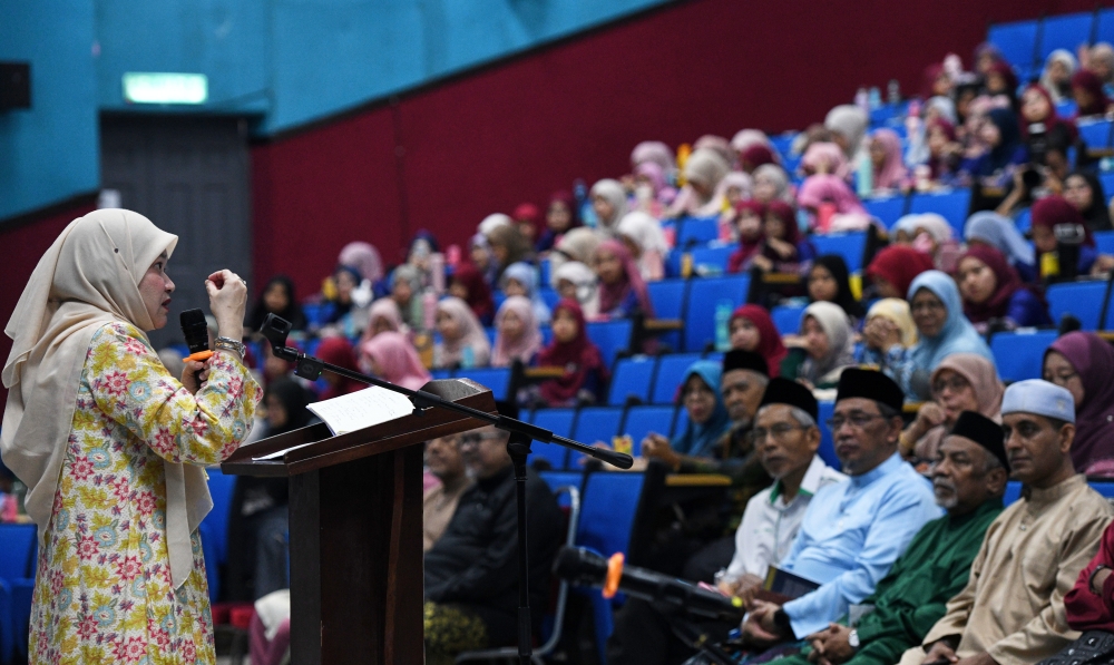 Education Minister Fadhlina Sidek said the initiative does not involve introducing a new subject but will instead be incorporated into daily lessons to strengthen students’ moral values and character through practical application. — Bernama pic
