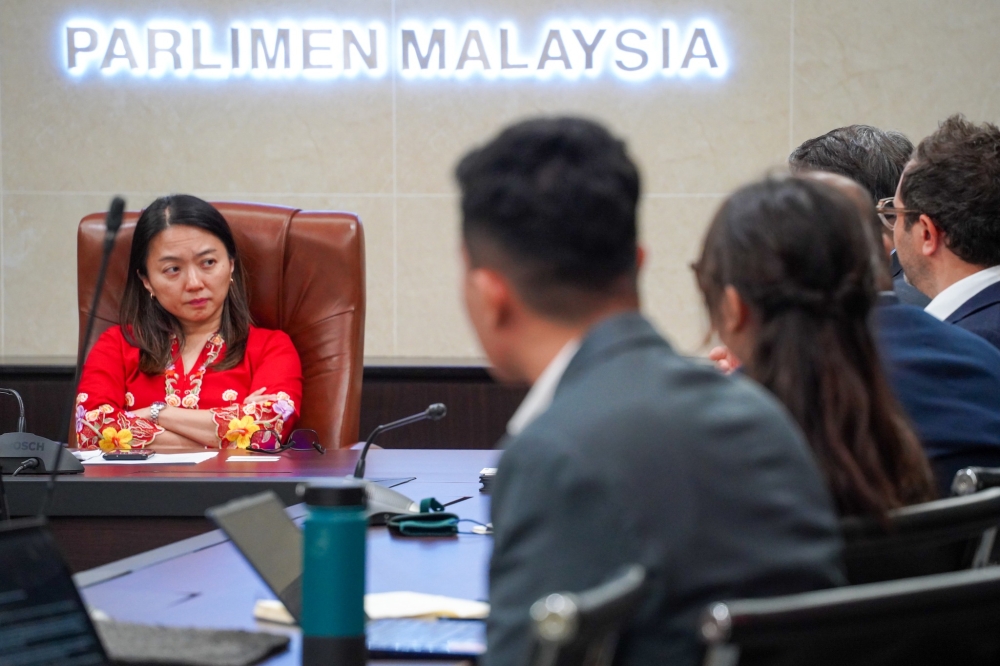 Roblox has pledged to improve safety through the use of artificial intelligence (AI) technology and human monitoring, Youth and Sports Minister Hannah Yeoh said. — Picture via Facebook/Hannah Yeoh