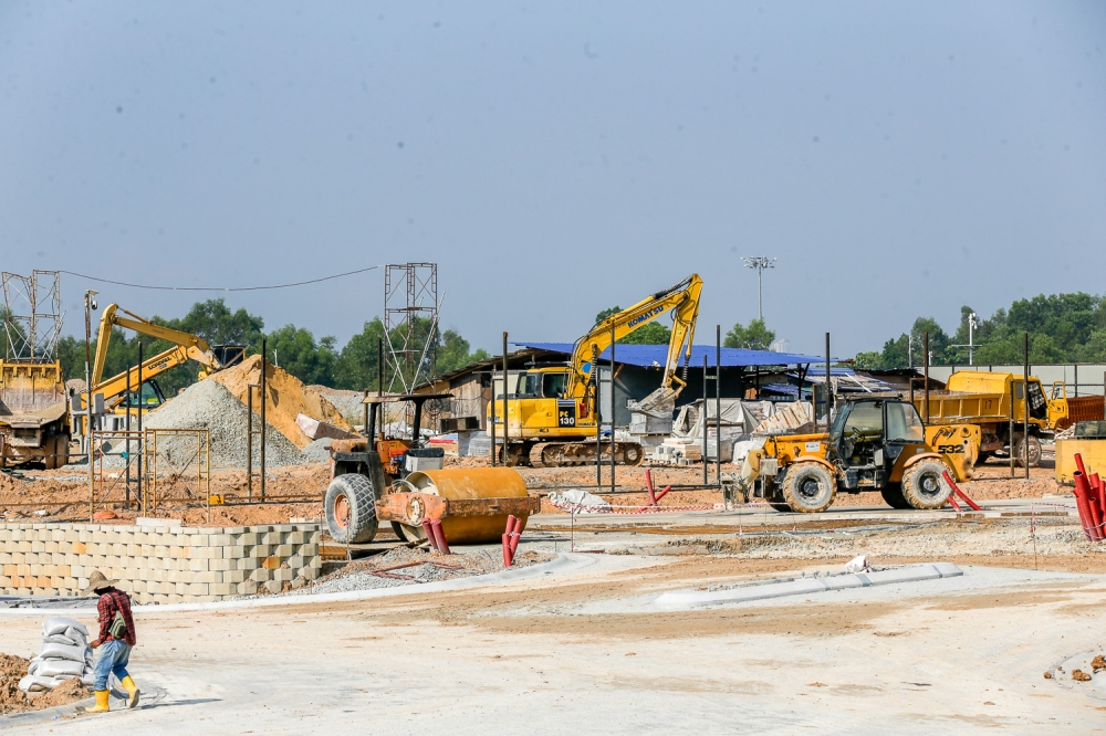 随着政府加大力度，马来西亚的外国工人数量下降 13% 至 213 万…