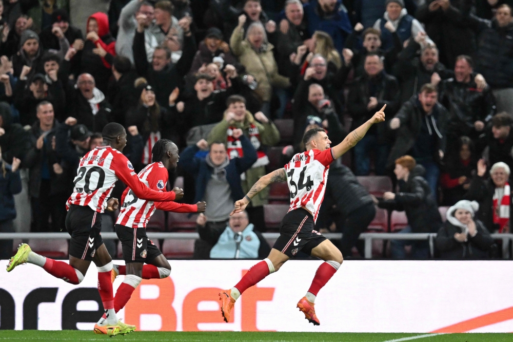 ChatGPT said:SUNDERLAND, Nov 4 — Sunderland climbed into the Premier League’s top four after Granit Xhaka’s deflected strike salvaged a 1-1 draw at home to Everton yesterday.The Black Cats would have moved up to second with victory, but were outplayed in the first half and trailed to Iliman Ndiaye’s brilliant individual effort.Everton were left to regret not making more of their first-half dominance as Thierno Barry missed a glorious chance and Jack Grealish hit the post.Sunderland took less than a minute of the second period to hit back when Xhaka’s strike flicked off James Tarkowski to beat England goalkeeper Jordan Pickford on his return to the Stadium of Light.The home side then looked the more likely to claim all three points, but Wilson Isidor fluffed Sunderland’s best chance to snatch victory.“The first 25 minutes was not good enough,” Xhaka told Sky Sports. “At this level, you get punished but the second half was very good.”A point at least maintains Sunderland’s unbeaten home record and their impressive start to a first top-flight campaign in eight seasons.Everton edge five points clear of the bottom three in 14th, but the Toffees’ glaring lack of a prolific number nine again cost them victory.“For 20 to 30 minutes I thought I’d be disappointed going home with a point. By the end of the game, I was pleased we got a point from it,” said Everton boss David Moyes.“We missed a big chance to make it 2-0 and because we don’t get that it gave Sunderland a bit of confidence and gave the crowd something to get behind.”A moment of magic gave the visitors the lead on 15 minutes as Ndiaye danced his way through four Sunderland defenders before firing into the top corner for his fourth goal of the season.Grealish then hit the post from long range, but it is Barry’s miss that will live long in the memories of the travelling support heading back to Merseyside.The Frenchman has still yet to score since his £27 million (US$35 million) move from Villarreal in July and will not get a better chance than when he sliced horribly off target with the goal gaping at the back post from Grealish’s cross.Despite a sub-par first 45 minutes, Sunderland were level within 44 seconds of the second half when Xhaka netted his first goal since joining from Bayer Leverkusen.A share of the spoils takes Sunderland above Tottenham and Chelsea and level on points with Liverpool.But they will need to be much better to protect their unbeaten run at the Stadium of Light when leaders Arsenal visit tomorrow.