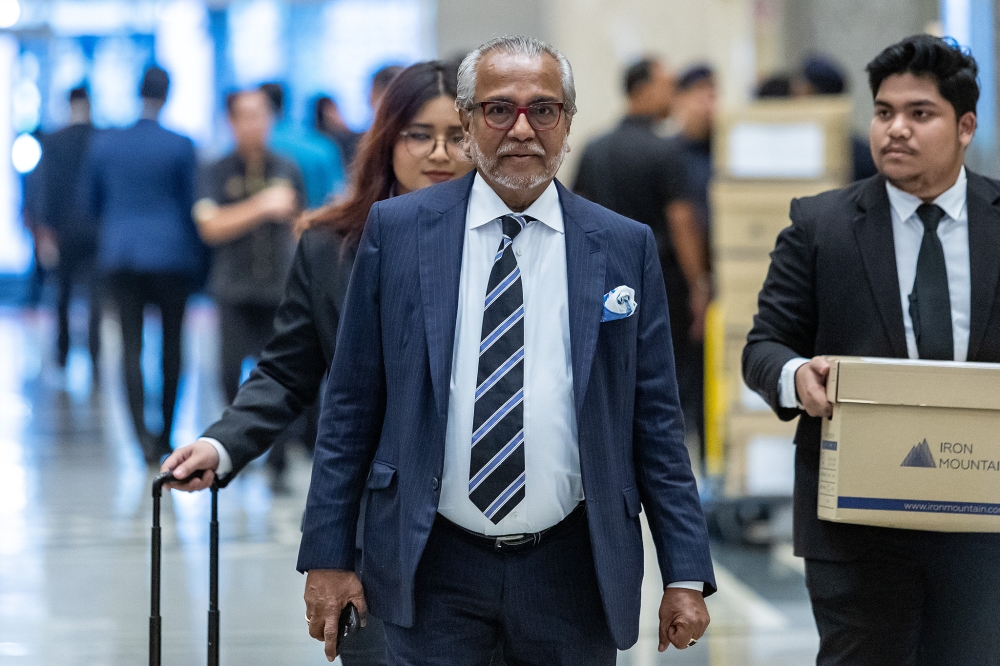 Lawyer Tan Sri Muhammad Shafee Abdullah is pictured at the Federal Court in Putrajaya on January 6, 2025. — Picture by Firdaus Latif