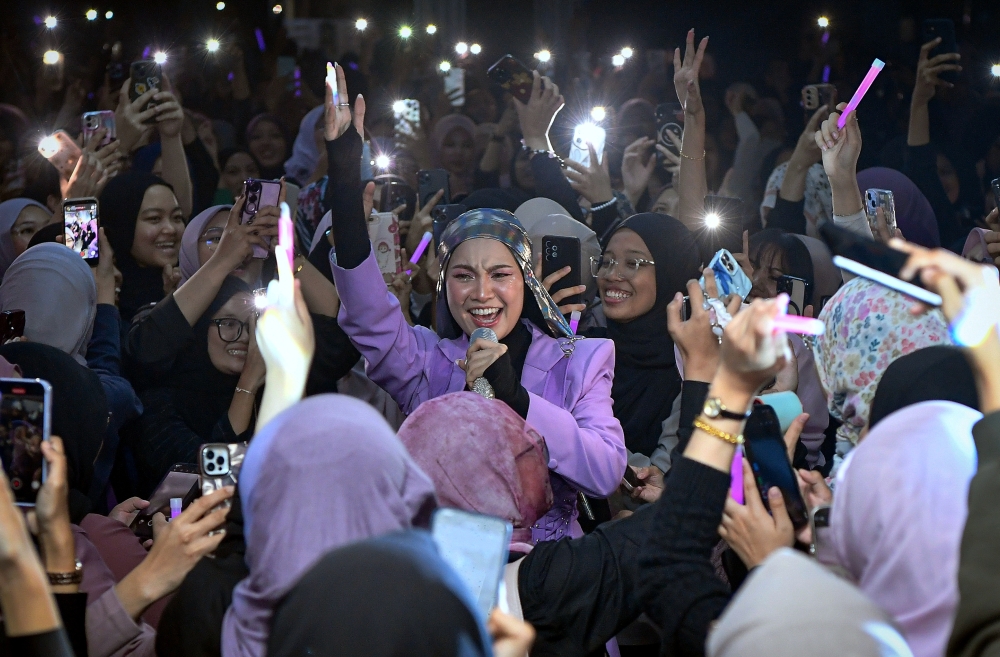 Singer Nabila Razali performs during the launch of her new single Balas Baik at Dewan Kolej Melati, Universiti Teknologi Mara (UiTM) Shah Alam, October 30, 2025. — Bernama pic