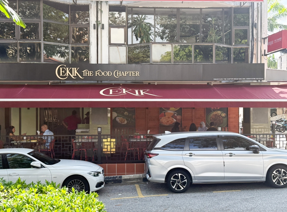 It’s hard to not miss the unusual name of the restaurant as you drive past it. — Picture by Lee Khang Yi