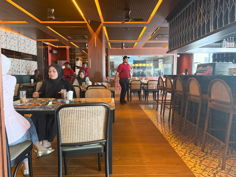 Dining inside the restaurant, especially when it is scorching hot outside, is the best choice for a pleasant experience with a view of the kitchen. —Picture by Lee Khang Yi