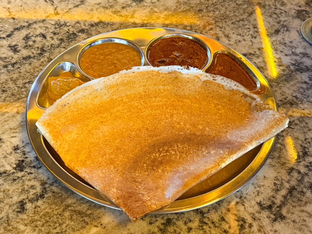 Thosai Telur for breakfast in the comfort of cool surroundings is the right way to start the day. —Picture by Lee Khang Yi