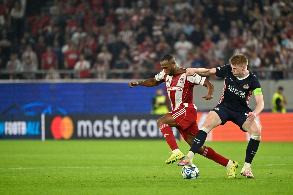 Olympiakos’ Moroccan forward #09 Ayoub Kaabi (L) and PSV Eindhoven’s Dutch midfielder #22 Jerdy Schouten ® fight for the ball during the Uefa Champions League first round day 4 football match between Olympiakos (GRE) and PSV Eindhoven (NED) at the Karaiskakis stadium in Piraeus on November 4, 2025. — AFP pic
