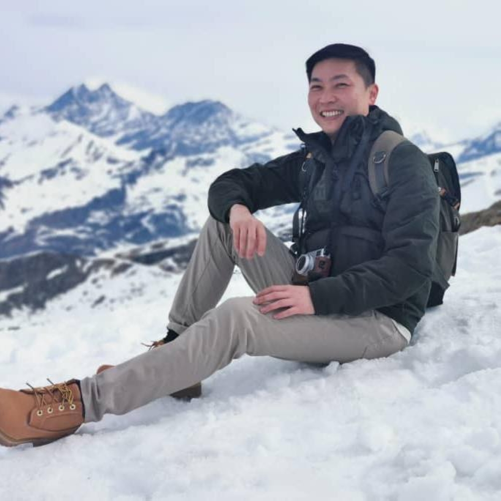 Miri-based paediatric specialist Dr Chung Ghi Waie who was on board the same Flight MH2574 provided emergency medical assistance to a fellow passenger with breathing difficulties on November 1, 2025. — Picture from Facebook/Chung Ghi Waie 