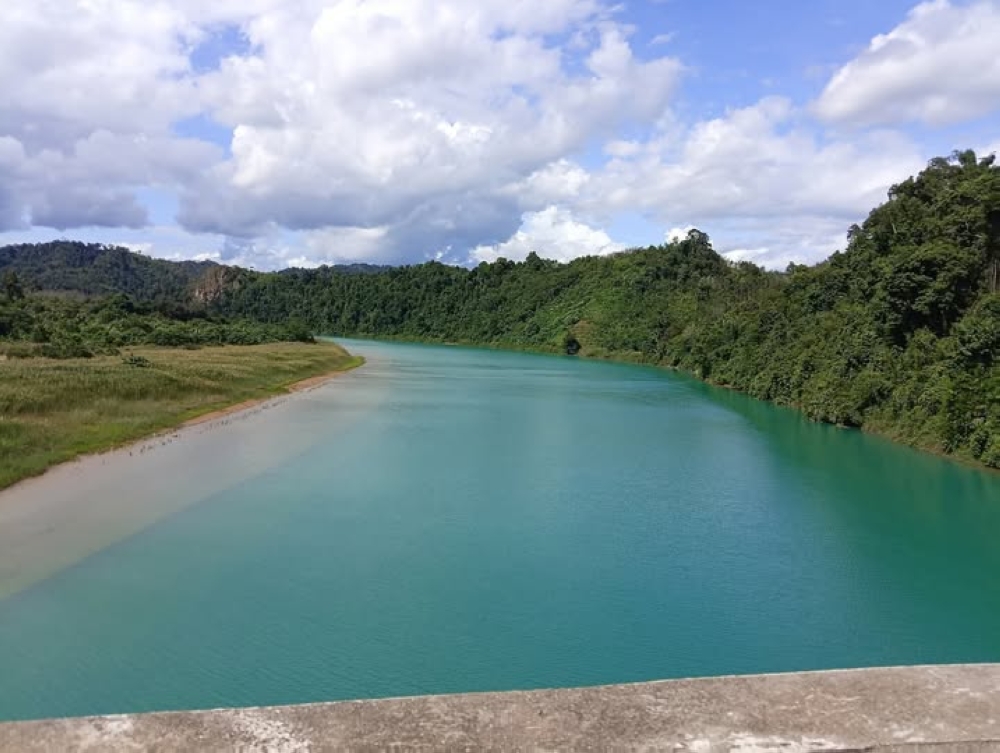 On October 21, photos of Sungai Perak near the Kampung Sungai Papan Bridge, about five kilometres north of Kampung Air Ganda in Gerik, appeared blue, went viral on social media. — Picture via Facebook/Jejak Air Tawar