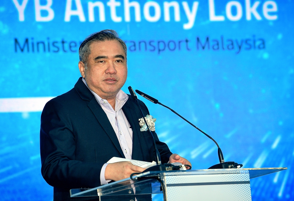Transport Minister Anthony Loke delivers a speech while attending the opening ceremony of the MAERSK Mega Distribution Centre in Section 26, Shah Alam on November 6, 2025. — Bernama pic