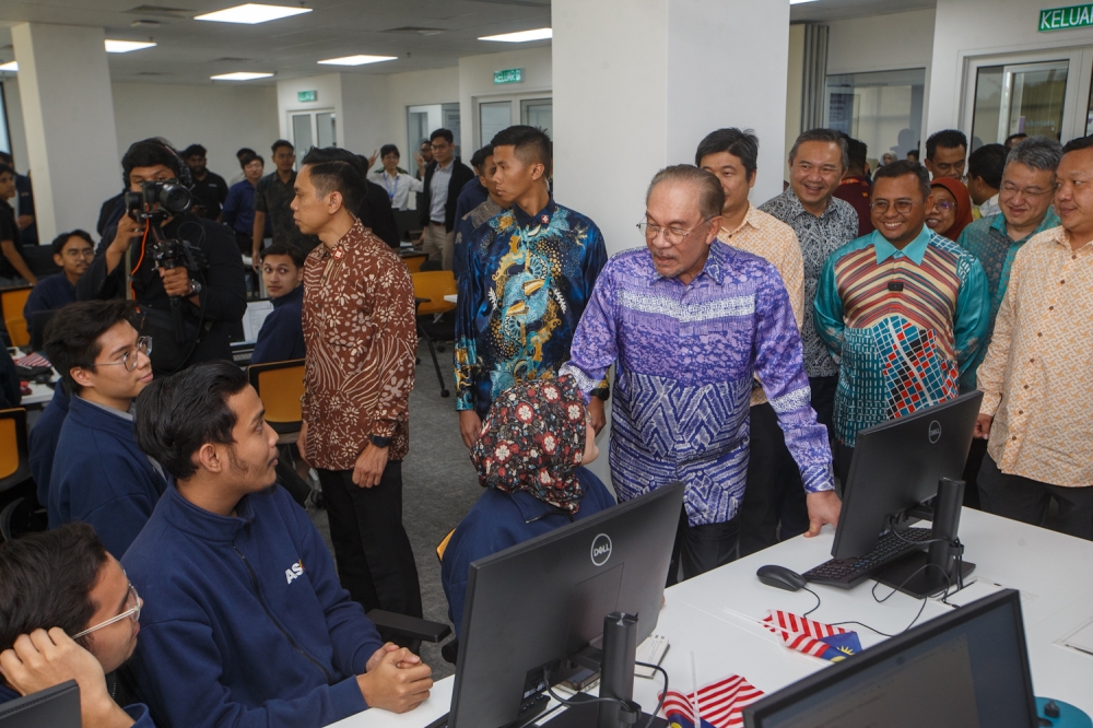 Malaysia’s semiconductor strategy hinges on trade, AI, digital tech and skilled workforce, says Anwar