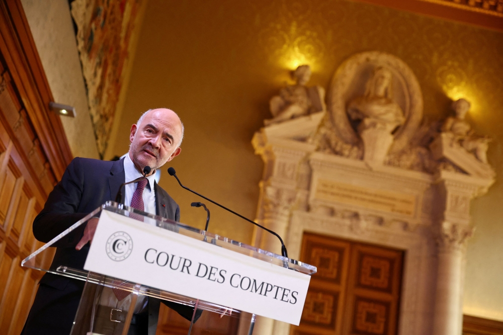 Pierre Moscovici, France’s First President of the French Court of Auditors (Cour des Comptes), presents a report on the Louvre Museum, weeks after thieves stole treasures from the Louvre’s Galerie d’Apollon (Apollo gallery), during a press conference at the France’s supreme audit institution in Paris, November 6, 2025. — Reuters pic 