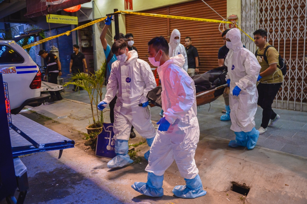 A man, believed to be a foreign national, was found dead in a suspected murder at a shoplot staircase in Puchong Jaya, Serdang last night. — Bernama pic