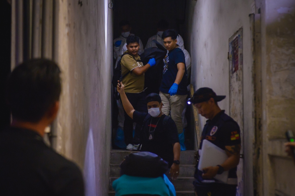 A man, believed to be a foreign national, was found dead in a suspected murder at a shoplot staircase in Puchong Jaya, Serdang, last night. — Bernama pic