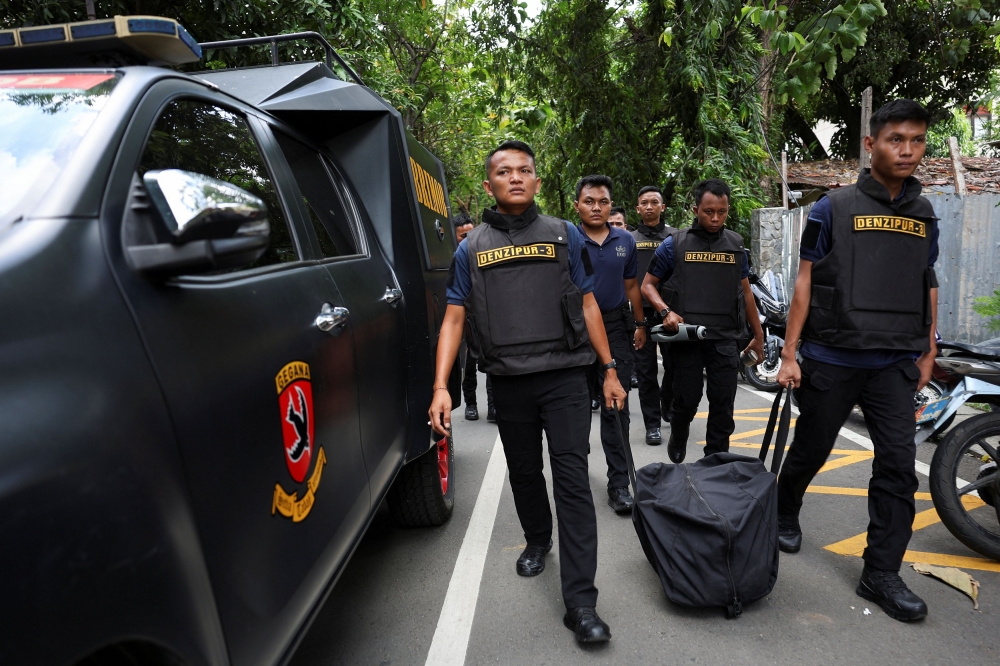 Indonesian military Combat Engineering Detachment (Denzipur) personnel carrying explosive detection equipment arrive after an explosion occurred at a school complex in Jakarta, Indonesia, November 7, 2025. — Reuters pic
